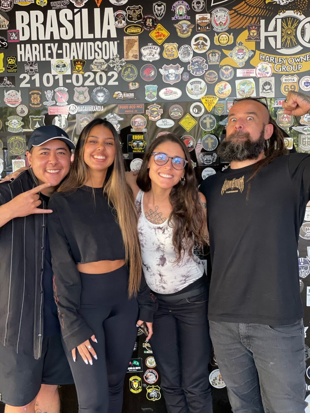 Os tatuadores Haru, Milena, Ana Flávia e Pablo